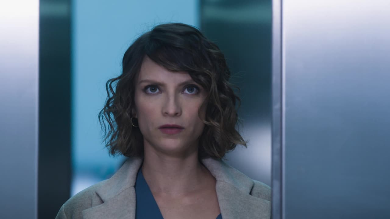 A la par, y por plan de Catalina, Leonora fue llevada en total misterio de su casa a un lugar desconocido, para llegar a la cita organizada, supuestamente, por Alejandro.