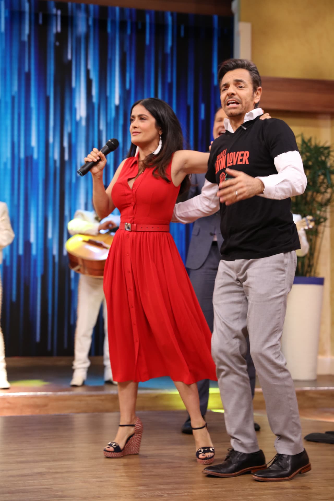 Y se lució cantando reggaetón con Eugenio Derbez.