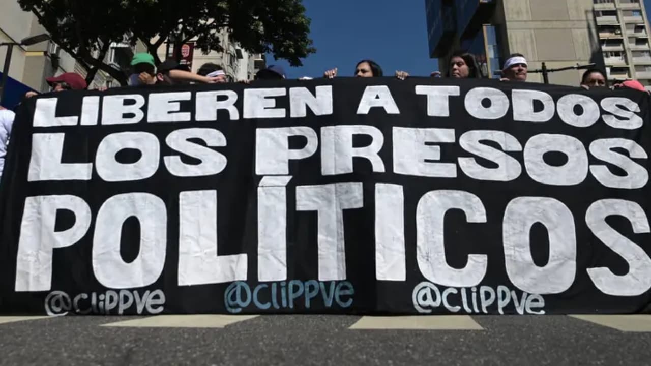 El régimen de Venezuela confirma que liberará "un número importante" de presos políticos