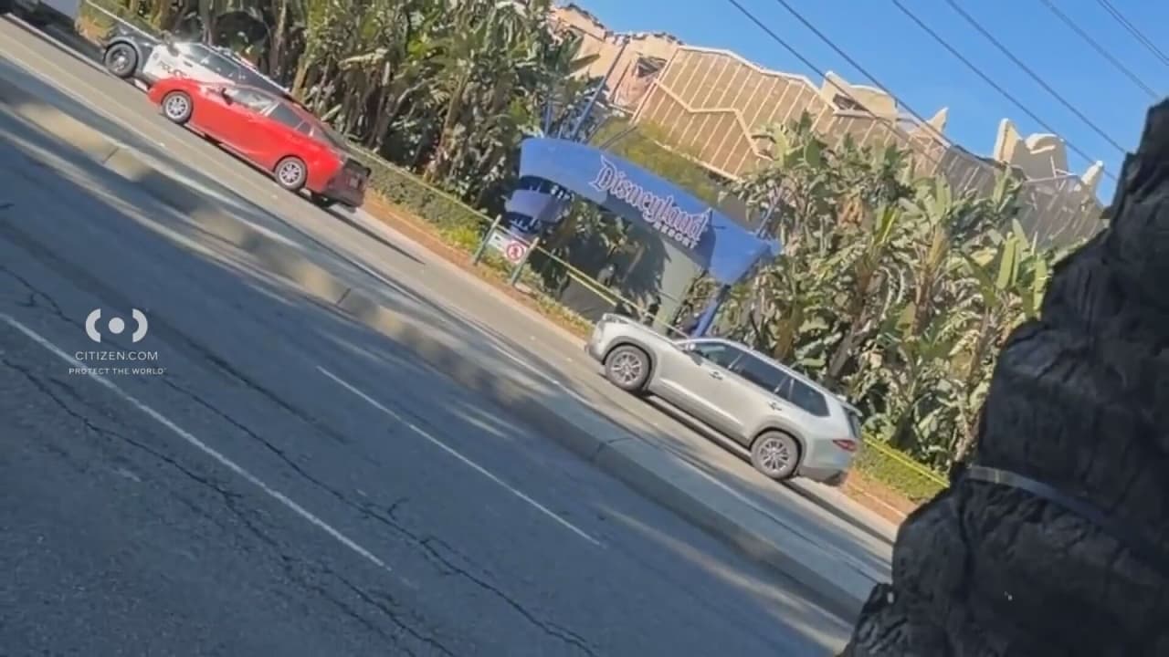 La Policía indicó que el fallecimiento aparentemente se debió a causas naturales.