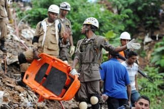 Autoridades suspendieron por tiempo indefinido la búsqueda de 8 mineros atrapados en un pequeño socavón.