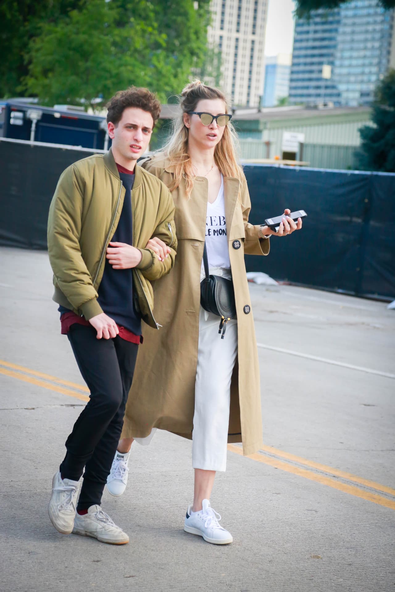 Desde disfraces de unicornios hasta atuendos muy veraniegos, pero eso sí muy buena vibra. Aquí una galería de fotos de la moda y el ambiente de Lollapalooza.