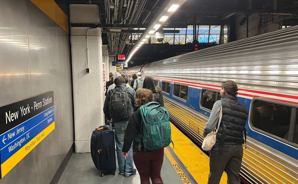 Suspenden servicio de trenes entre Nueva Jersey y Nueva York por falla