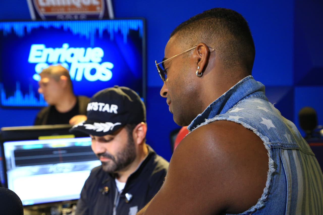 Después de 7 años ausentes de los escenerios, Los Orishas regresan a presentarse en Miami, pero primero no podía faltar una visita al Enrique Santos Show.