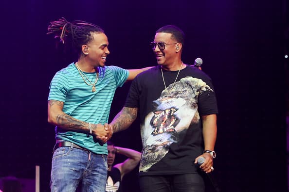 “Aún recuerdo claramente al chamaquito que llegó a mi estudio de grabación para preguntar si quería participar en el remix de su canción ‘No quiere enamorarse’. Su nombre era Ozuna y lo que captó mi atención fue su tenacidad, su única y sublime voz y cómo se comportaba”, escribió Daddy Yankee.