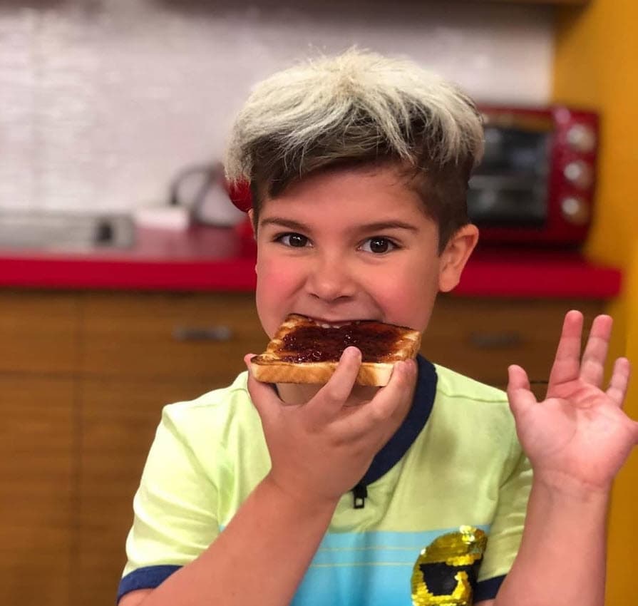 Entre todo, encontró un rasgo en el que sí se parece a su entrañable personaje. 
<br>