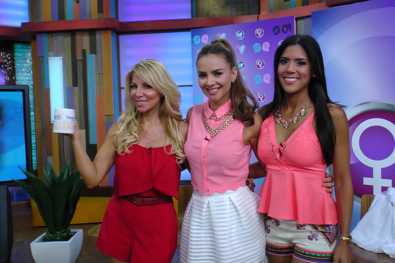 ¡Las chicas listas para la batalla contra ellos!