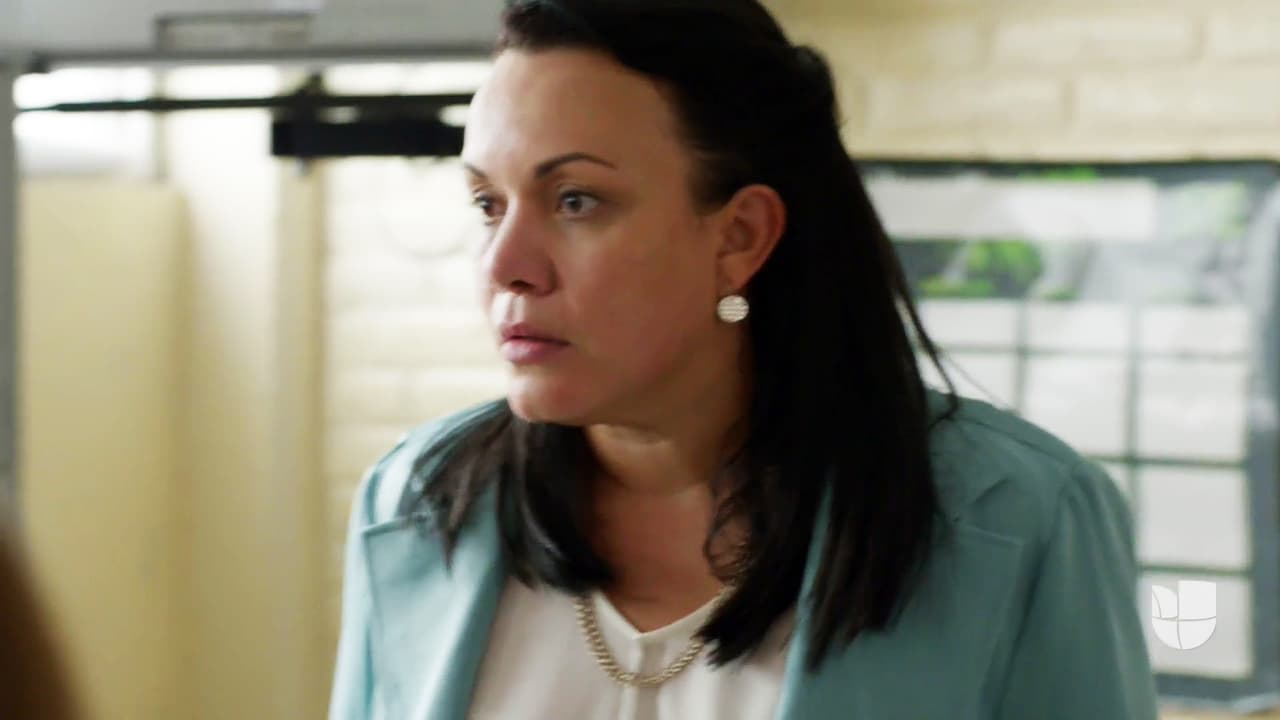 La profesora se cansó de su insolencia y la cacheteó. Rosario no soportó sus reclamos y le dio otra bofetada, la maestra explotó y la llamó criminal.