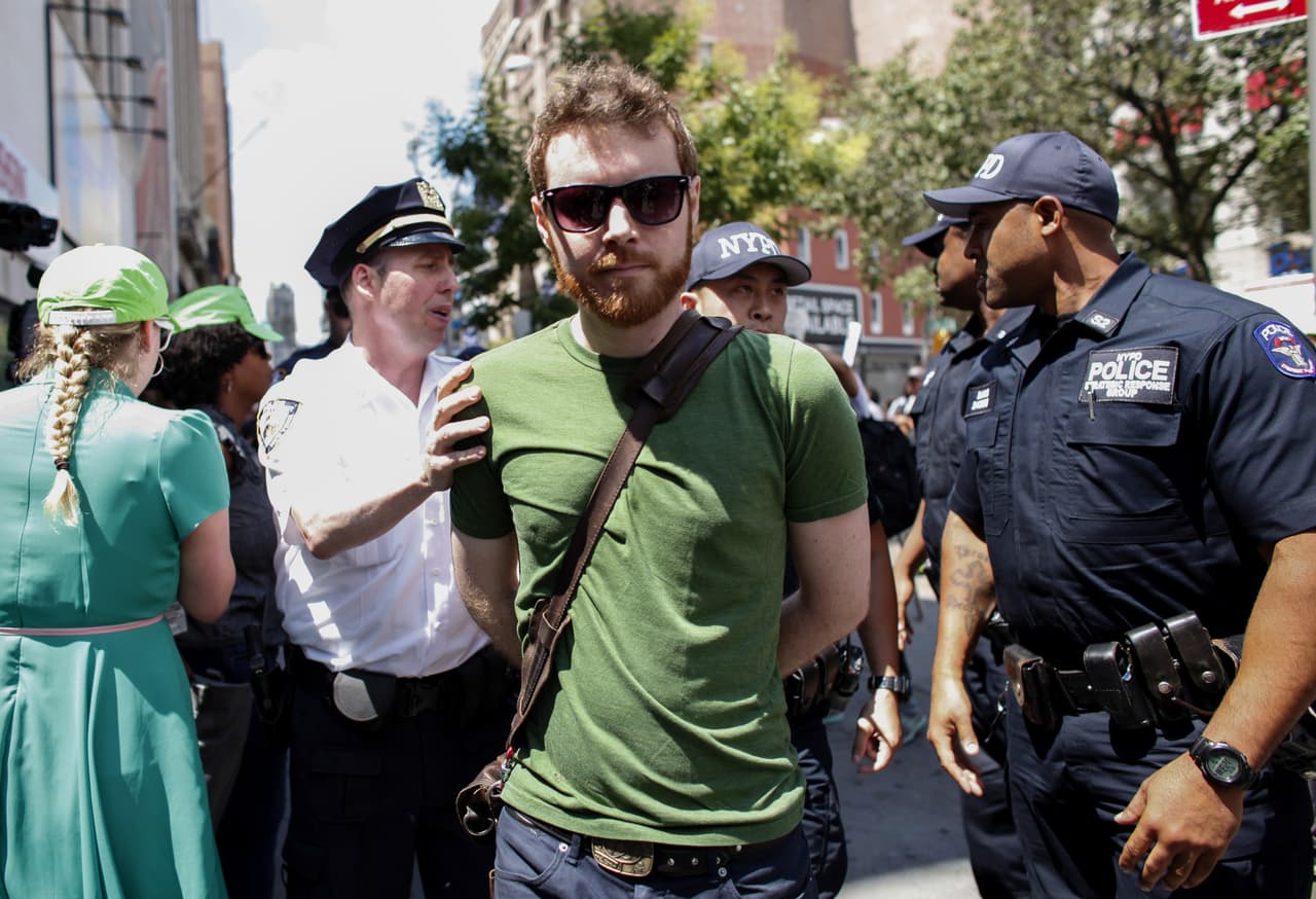 "La muerte de Brown canalizó una permanente preocupación de los afroamericanos, que sienten que son el objetivo de la policía", dijo a EFE Andra Gillespie, experta en raza y política de la Universidad Emory.