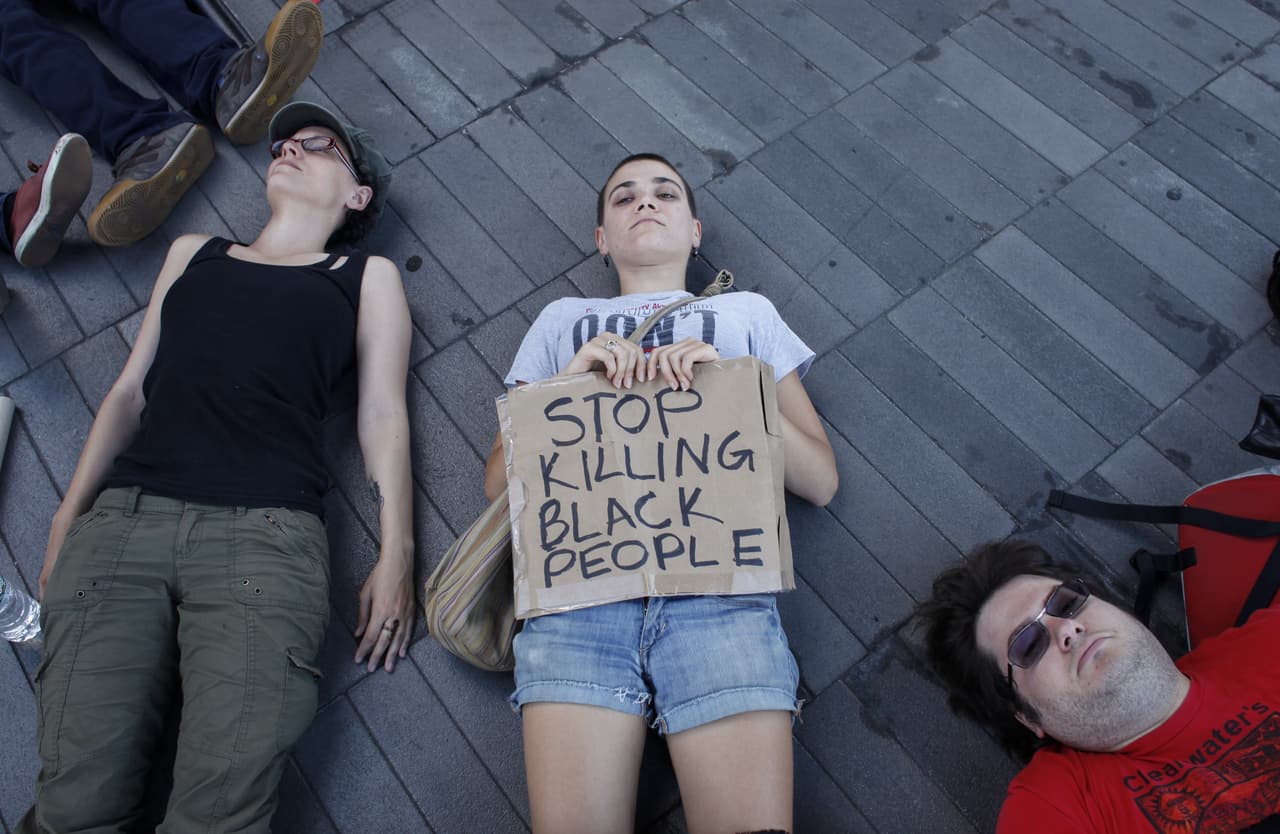 Wilson no fue condenado, pero la muerte de Brown forzó una serie de dimisiones de altos funcionarios de la ciudad e hizo que el Departamento de Justicia interviniera en la policía, desenmascarando patrones de discriminación racial y uso excesivo de fuerza contra los afroamericanos.