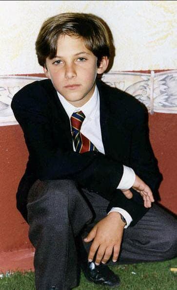 Para él, era su debut en las telenovelas. Bajo su espalda cargaba además con el hecho de ser el hijo de los productores. 
<br>