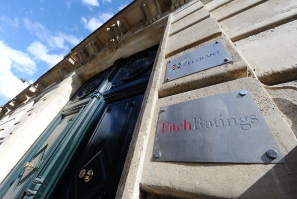 Esta es la tabla en el resto del G20 y de la Unión Europea. La nota de las calificadoras se distribuye de la siguiente manera: S&P/Moody's/Fitch -España AA negativa/Aa2 vigilancia/AA+ negativa -China AA- estable/Aa3 positiva/A+ estable -Arabia Saudita AA- estable/Aa3 estable/AA- estable -Japón AA- negativa/Aa2 vigilancia/AA negativa -Italia A+ negativa/Aa2 vigilancia/AA- estable -Corea del Sur A estable/A1 estable/A+ estable -África del Sur BBB+ estable/A3 estable/BBB+ estable -Rusia BBB estable/Baa1 estable/BBB positiva -México BBB estable/Baa1 estable/BBB estable -Brasil BBB- positiva/Baa2 positiva/BBB estable -India BBB- estable/Baa3 estable/BBB- estable