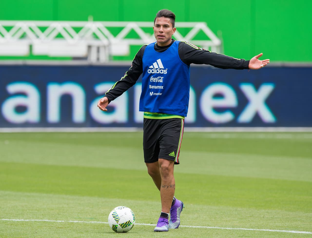 Carlos Salcedo estaría cerca de ir al fútbol de Portugal