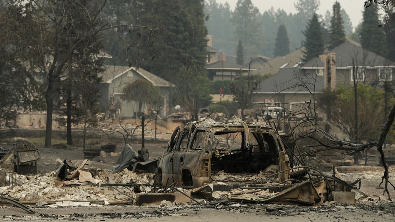 Emergencia en el estado de Washington: Incendios dejan humo y estructuras reducidas a cenizas en el área de Spokane