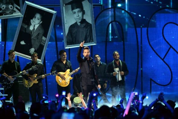 Como toda una estrella brilló sobre el escenario.