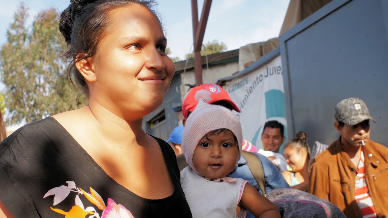 "No somos terroristas, somos gente de paz que busca una mejor vida": la caravana de migrantes llega a la frontera