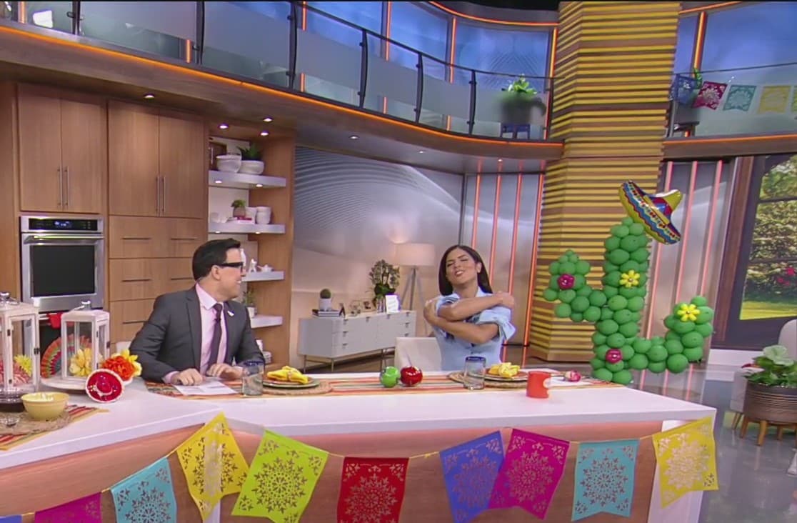 Francisca recibió el amoroso abrazo y agradeció por el tierno gesto de su amiga hondureña.