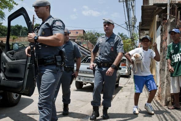 La policía brasileña lanzó una gran operación en la mayor favela de Sao Paulo tras el homicidio de al menos 40 personas en la principal ciudad del país, entre ellos varios policías que fueron asesinados.