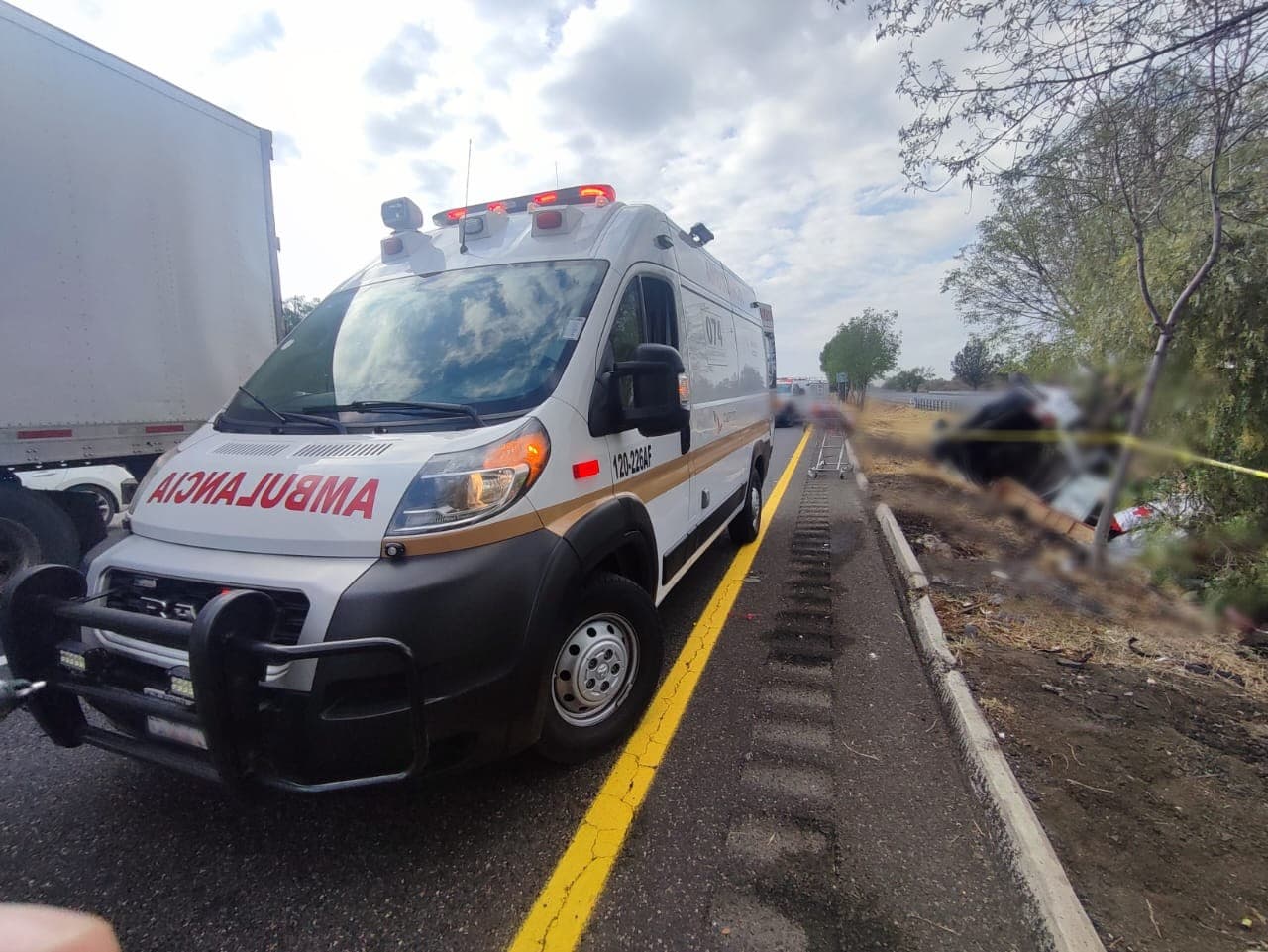 Al menos 10 muertos en un accidente en México luego de que una van se estrelló con un árbol, reportan medios locales