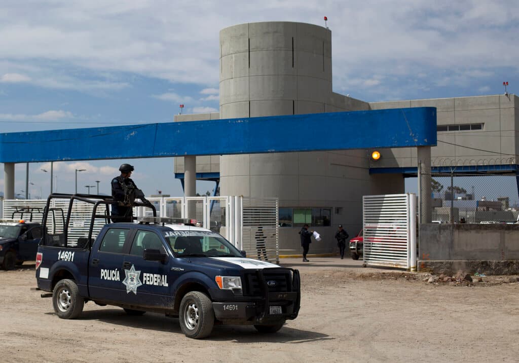 El Centro de Readaptación Social Número 1, más conocido como 
<a href="https://www.univision.com/noticias/america-latina/penal-altiplano-carcel-maxima-seguridad-caro-quintero-fuga-chapo-guzman">el Penal del Altiplano, es una cárcel de máxima seguridad</a> ubicada en Almoloya, Estado de México.