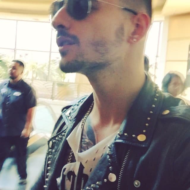 Su llegada a Latin GRAMMY atrajo las miradas de todas las chicas.