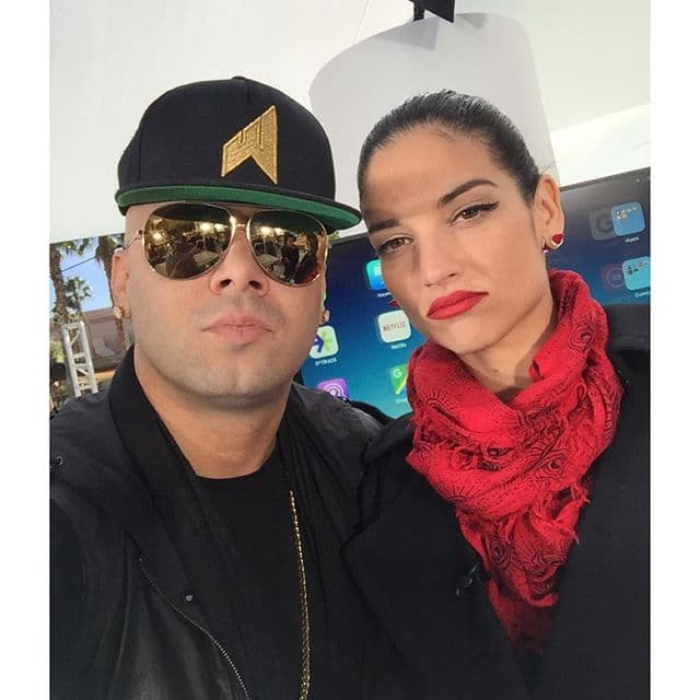 Con Wisin se divirtió poniendo cara de chicos malos para la foto.