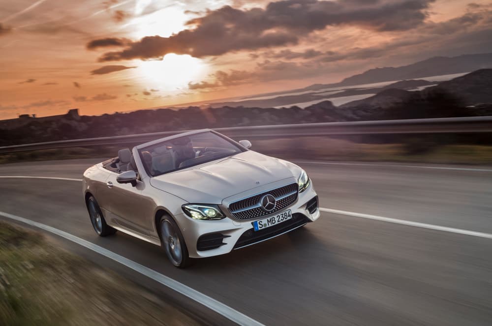 <a href="http://www.univision.com/noticias/mercedes-benz"><b>Mercedes-Benz</b></a> mostró su 
<b>nuevo</b> 
<b>Clase E convertible</b>, la versión que completa la familia del Clase E. En esta galería veremos todos los detalles de este modelo.