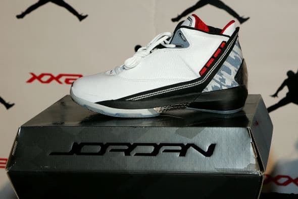 ZAPATOS DEPORTIVOS: En otro modo de captar jóvenes para el Mercado de seguros, partidarios de Obamacare en Washington DC, llevaron su mensaje a la calle en diciembre pasado durante un evento ligado a la venta del último modelo deportivo de Air Jordan 12 “Taxi”.