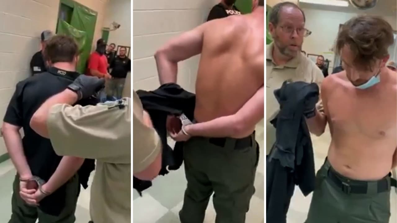 “Eres una vergüenza”: Cortan el uniforme de un oficial de seguridad acusado de contrabando dentro de la cárcel