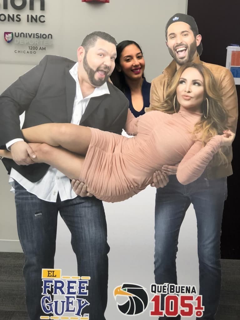 Al igual que con 
<b>El Free-guey show</b>, porque luego son muy celosos.