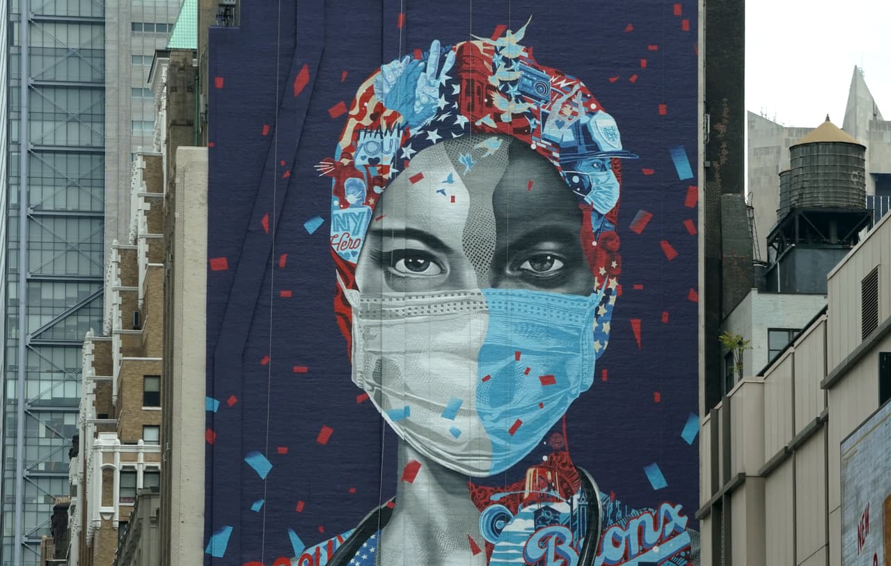 Algunos residentes opinan que el aumento se debe a que mucha gente no sigue las normas, como respetar la distancia y lavarse las manos.