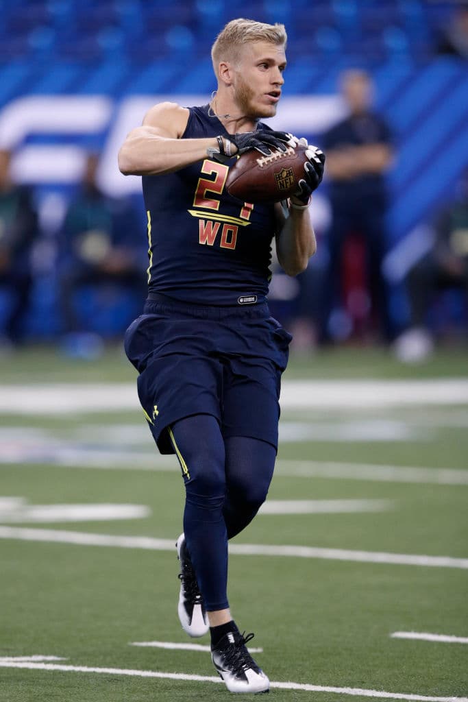 Como dato, es la cuarta generación de su familia que ha jugado fútbol americano de forma profesional en la NFL. Su papá jugó en la década de 1990 y su abuelo en 1960.