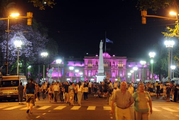 Las elecciones de renovación de la mitad de los diputados y un tercio del Senado se realizarán en octubre de 2013, pero analistas observan difícil o casi imposible que Kirchner obtenga un triunfo de tanta magnitud que le otorgue los dos tercios de bancas del Congreso necesarios para una reforma de la Constitución.