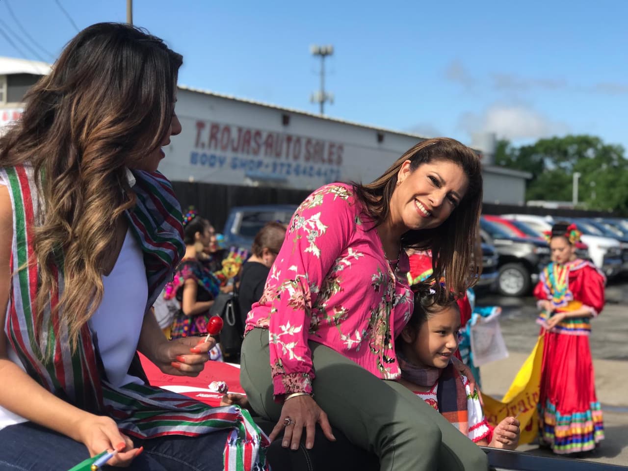 Ana María Vargas, presentadora de Noticias Univisión 23 DFW, fue una de las embajadoras del desfile.
