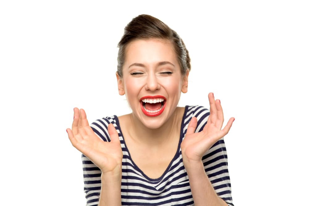 Así que la risa de un Géminis puede caer en cualquier momento, a toda hora y en cualquier lugar; se ríen también de cualquier cosa, por más tonta o inocente que parezca y es una risa ingeniosa y un tanto loca - sobre todo, cuando ellos mismos se están riendo de algo solitos.