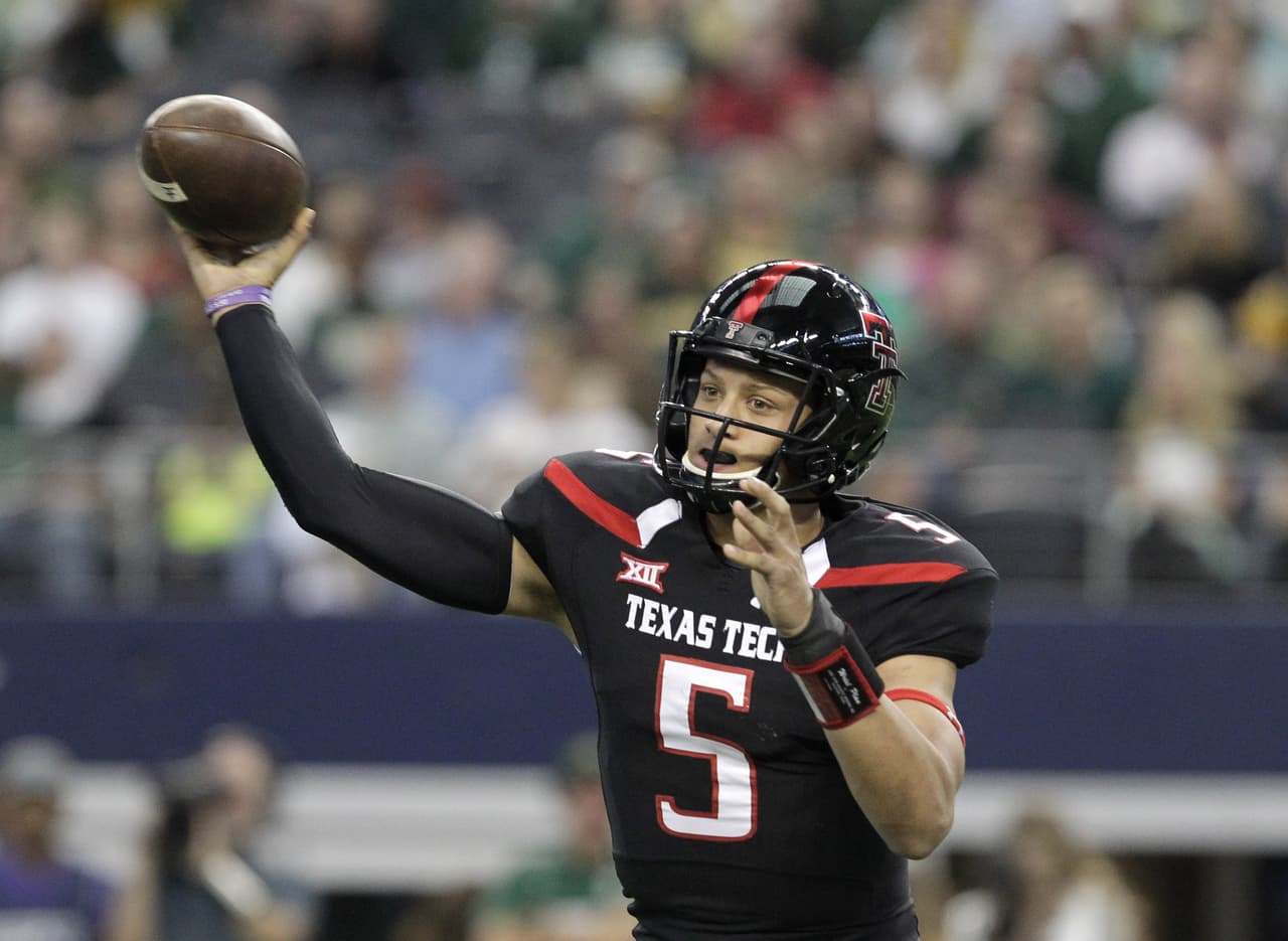 Patrick Iavon Mahomes II, mejor conocido como ‘Pat Mahomes’. El QB de 24 años busca convertirse en una leyenda de la NFL y está en proceso de ello.