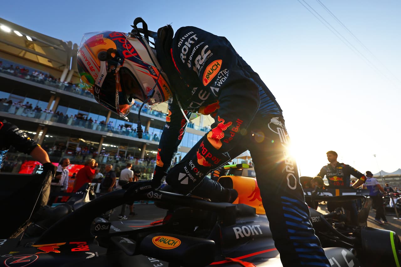 Checo Pérez abandona GP de Abu Dabi en la primera vuelta 