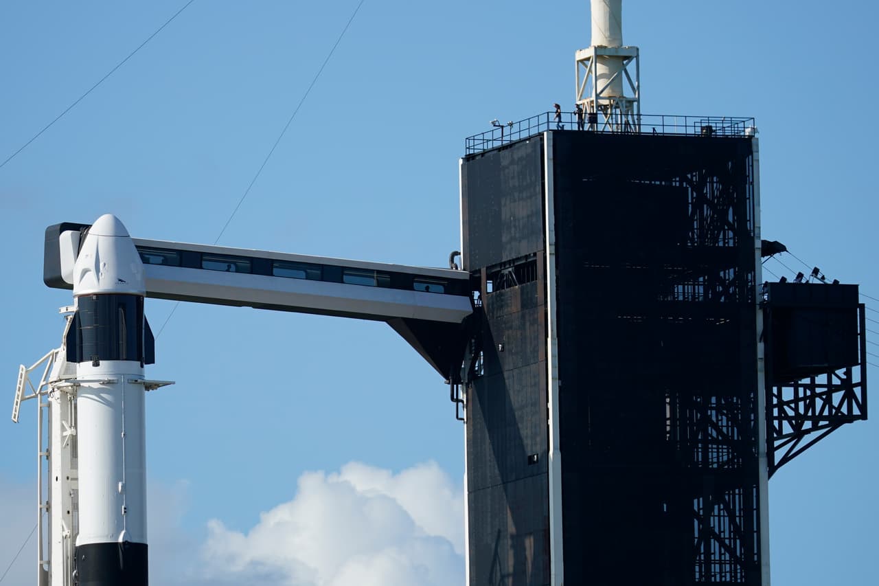 La carrera espacial de los millonarios sigue: ahora Elon Musk lanza su misión para orbitar la Tierra