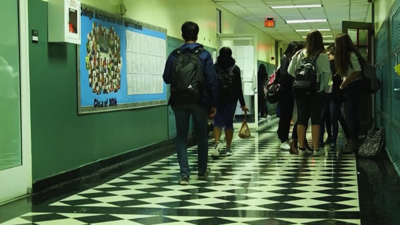 Cuándo buscar ayuda: señales de alerta de la ansiedad en adolescentes de EEUU y riesgos asociados