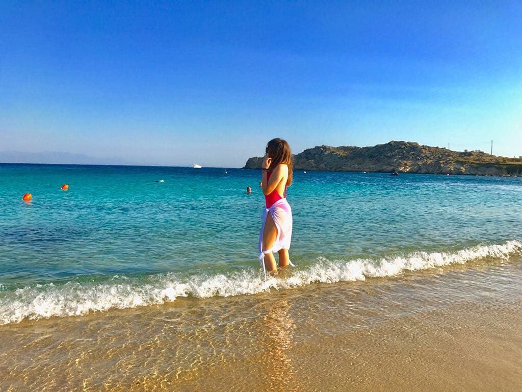 <b><a href="http://www.univision.com/temas/sofia-castro">Sofía</a></b> disfrutó del mar de Miconos y no dudó en bañarse en estas cristalinas playas, por lo que agradeció a la vida poder estar en ese lugar admirando la belleza natural de Europa.