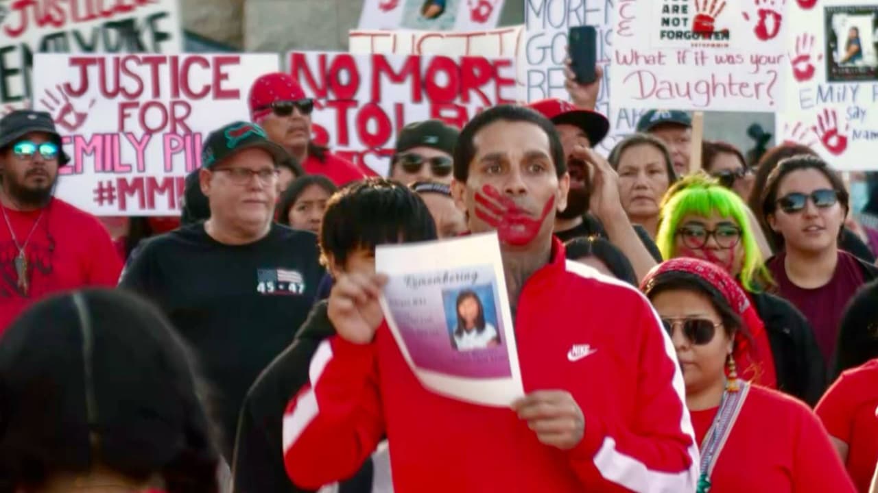 Cientos de personas se congregaron frente al Capitolio estatal en Phoenix para exigir
<b> justicia por Emily Pike, una adolescente de 14 años </b>cuyo cuerpo fue hallado mutilado en bolsas de basura.