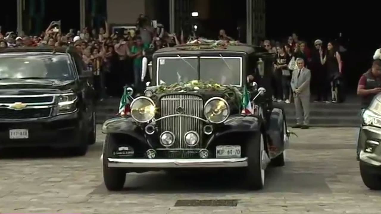 "Sí se pudo": el grito de miles de mexicanos que temían que los restos de José José no llegaran a su país