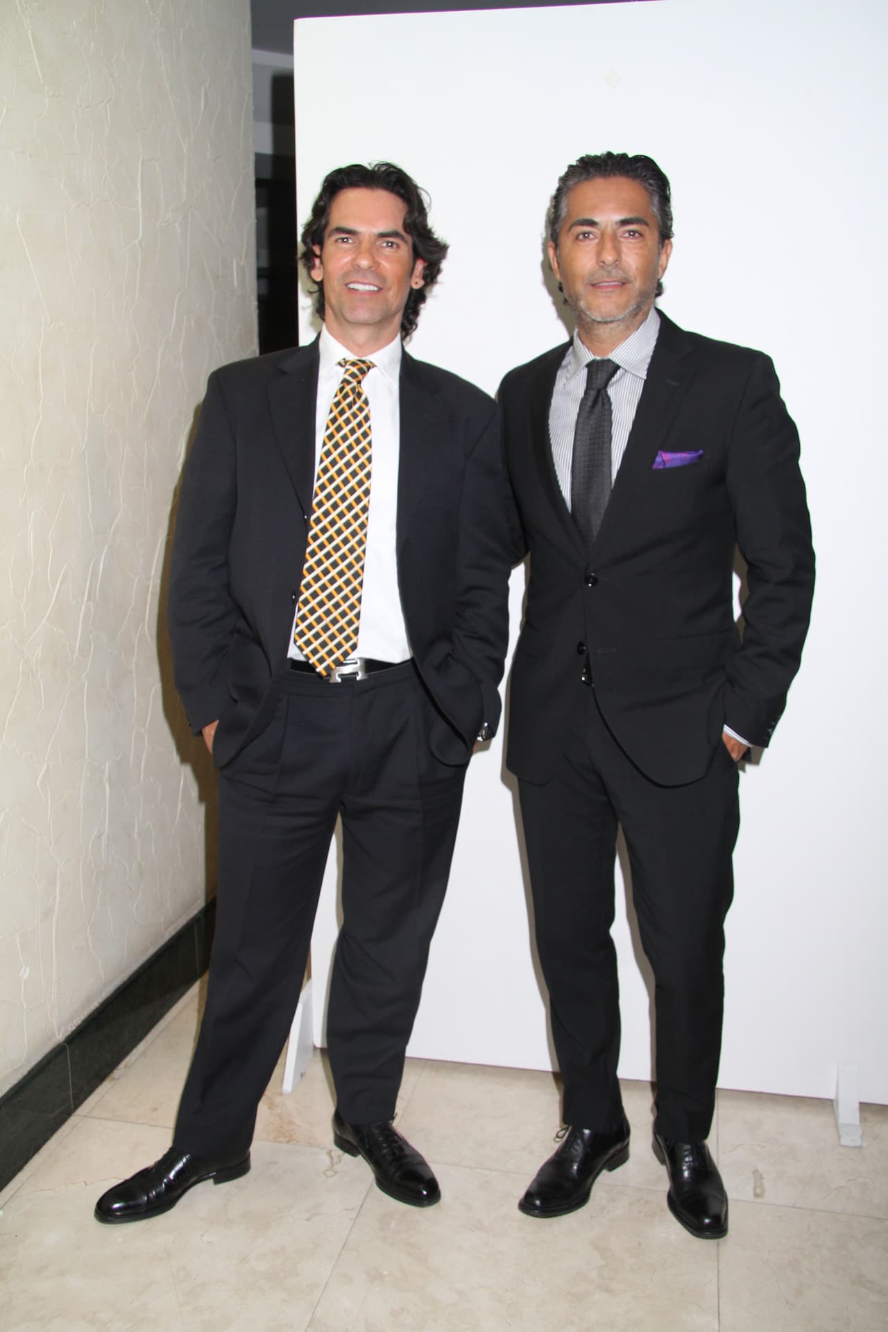 Su pequeño hermano, Armando Araiza, siguió los mismos pasos de Raúl y es un gran actor.