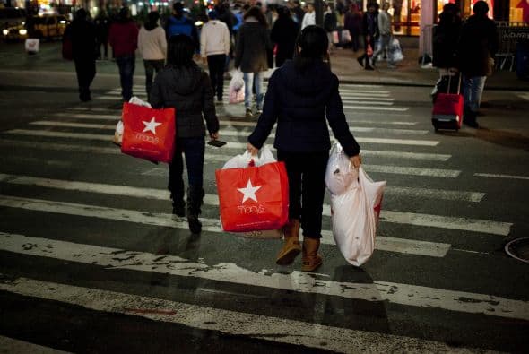 Como cada Viernes Negro las tiendas se llenaron de miles de personas con una sola intención: comprar a los mejores precios. Sin embargo, no todo fue color de rosa para los compradores ya que también hubo algunos accidentes violentos.