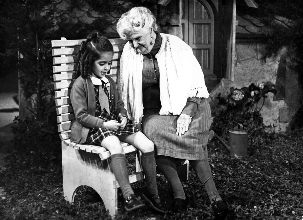 Irma Lozano, Enrique Rocha, Evita Muñóz 'Chachita', José Carlos Ruiz y Sara García, cuyo personaje de la Nana Tomasina fue uno de los más queridos, eran otras de las luminarias del elenco.