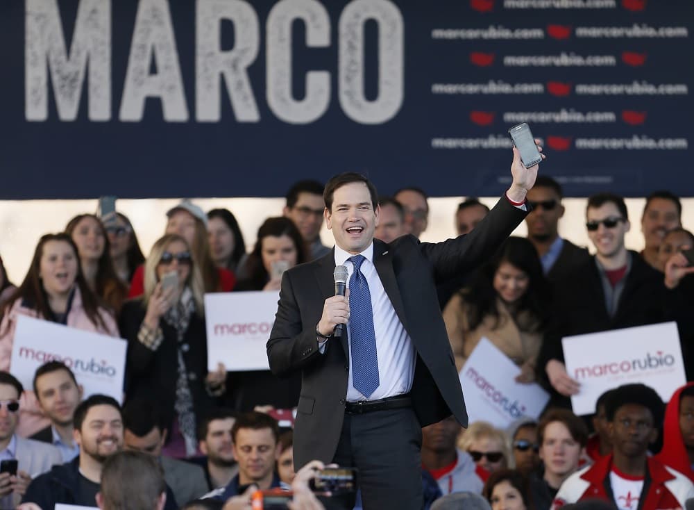 El "nuevo" Marco Rubio llama estafador profesional a Donald Trump