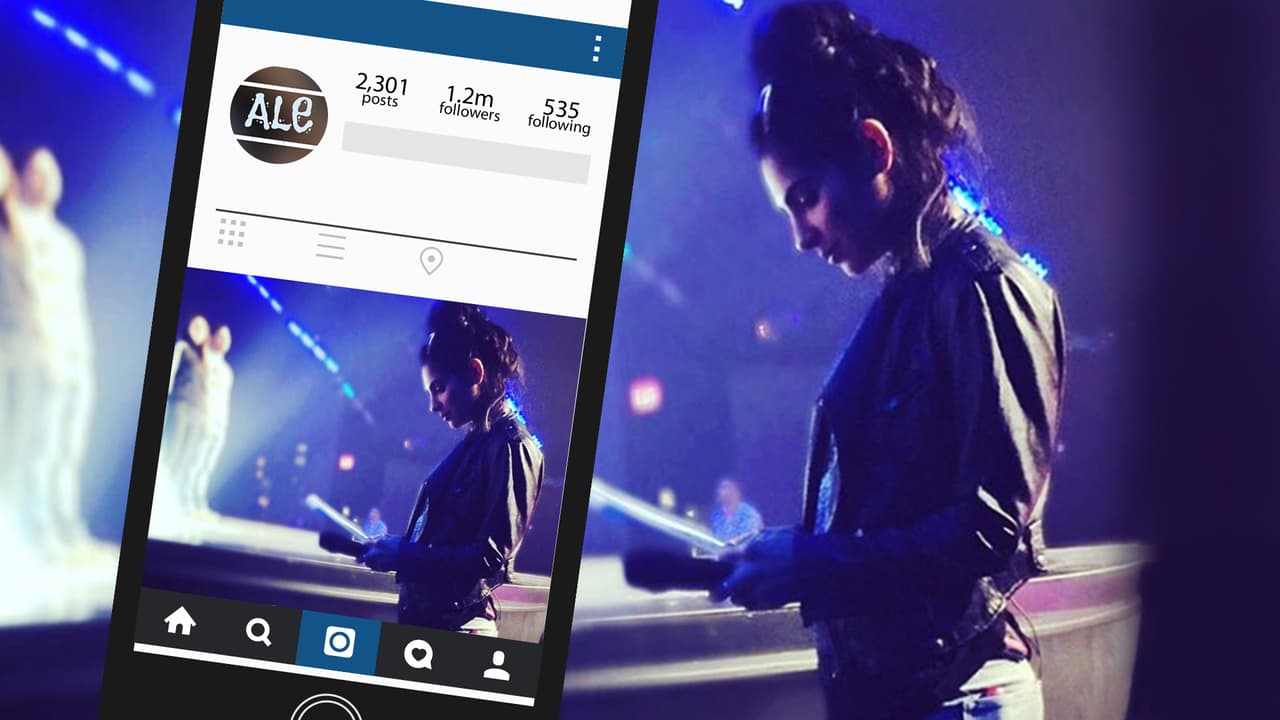 Además de su trabajo como host de La Banda, Ale está comprometida con apoyar a los participantes en este sueño y para eso cuenta con sus millones de seguidores en social media. Vota cada domingo para salvar a tu favorito.