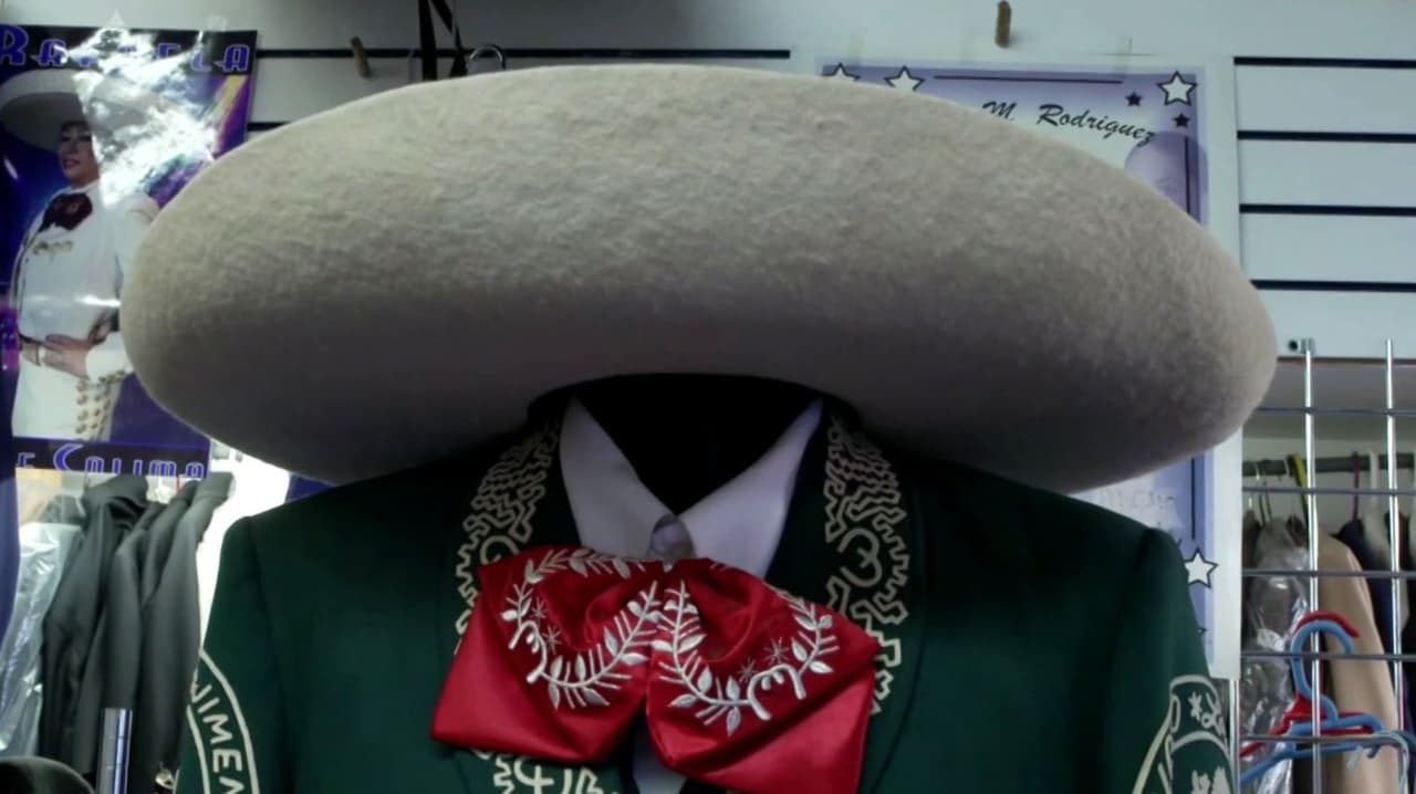 "Lo que a uno le gusta, se le facilita hacerlo": Hombre guatemalteco enaltece los trajes de mariachis en Los Ángeles