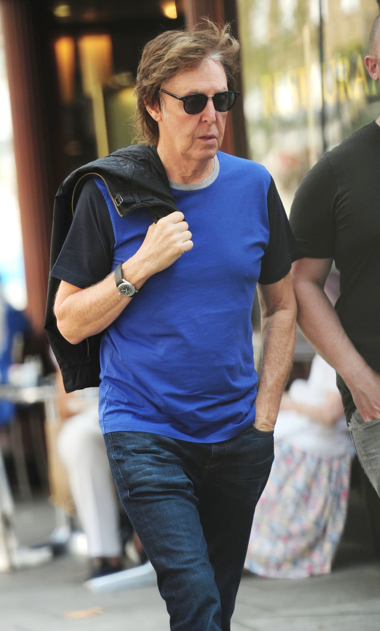 El cantante que actualmente vemos se supone responde al nombre de William Campbell, un chico que salió de un concurso que hicieron el resto de los integrantes de la banda (John Lennon, Ringo Starr y George Harrison) para encontrar al doble de Paul McCartney.