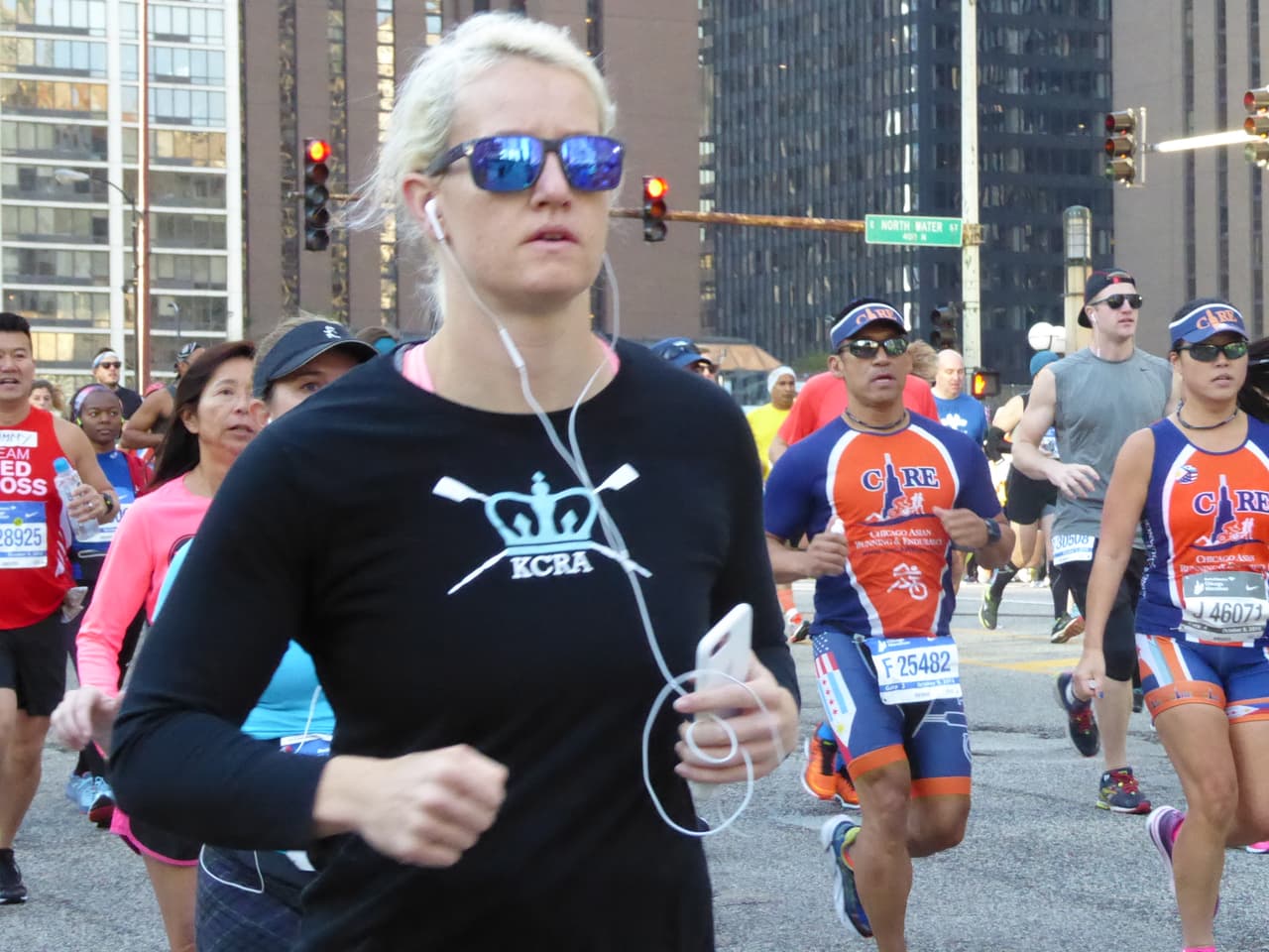 Miles de corredores de más de 100 país se dieron cita en el Maratón de Chicago desde muy temprano. Mira imágenes del ambiente que se está viviendo en este evento deportivo.